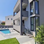 Val21,villa 200 M From The Sea With Pool And Fitness Funtana