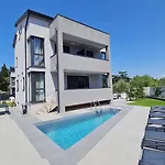 Val21,villa 200 M From The Sea With Pool And Fitness