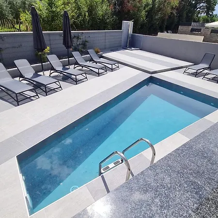 Val21,villa 200 M From The Sea With Pool And Fitness Funtana